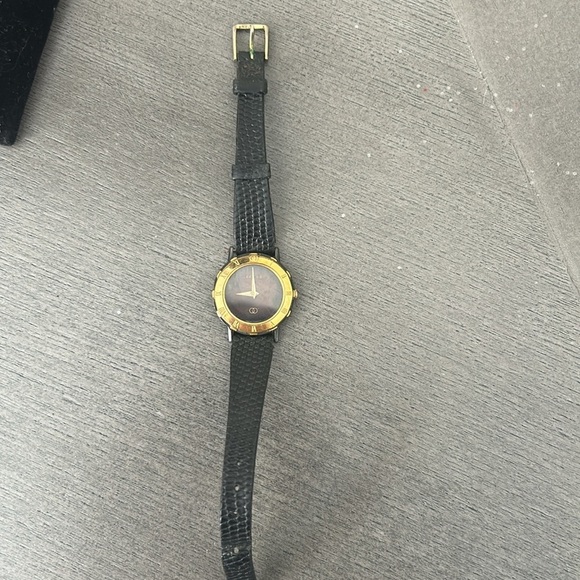 GUCCI 3200L Lady's Wristwatch Swiss Quartz - Picture 2 of 3